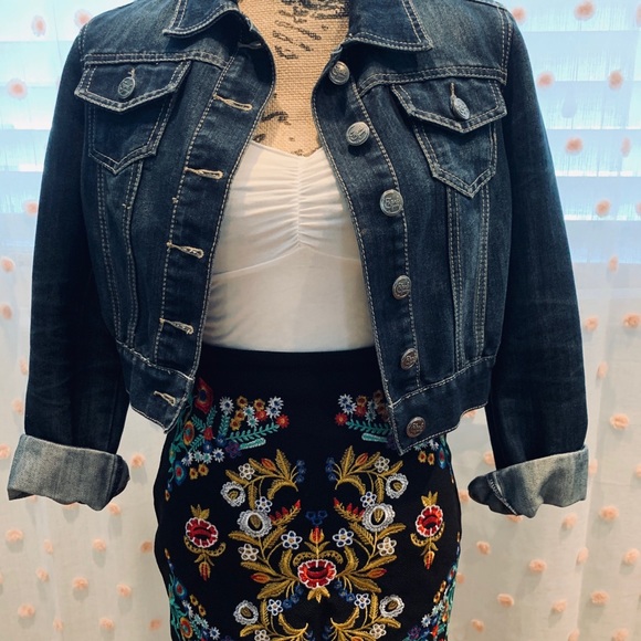 Black Embroidered Floral Skirt NWOT - Picture 2 of 4